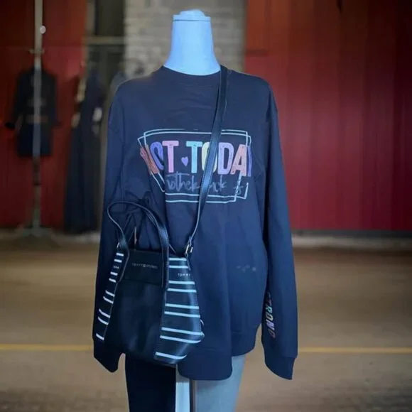 T HILLFIGER PURSE - Picture 5 of 6